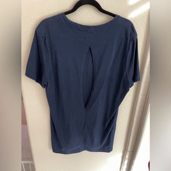 BNWOT Victoria’s Secret Pink Keyhole Tee - Picture 2 of 3